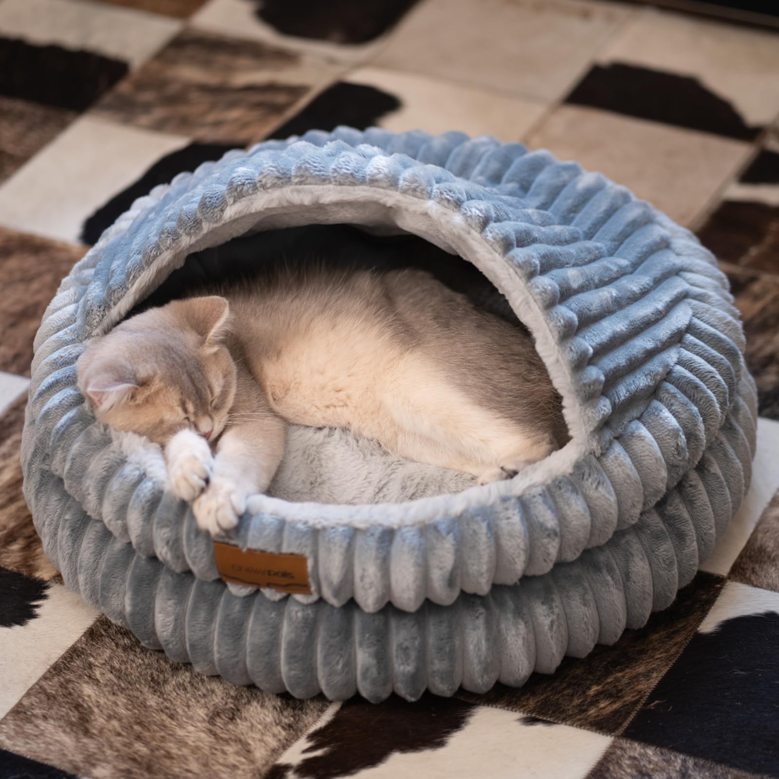 Indoor cat hole bed, washable covered cat bed