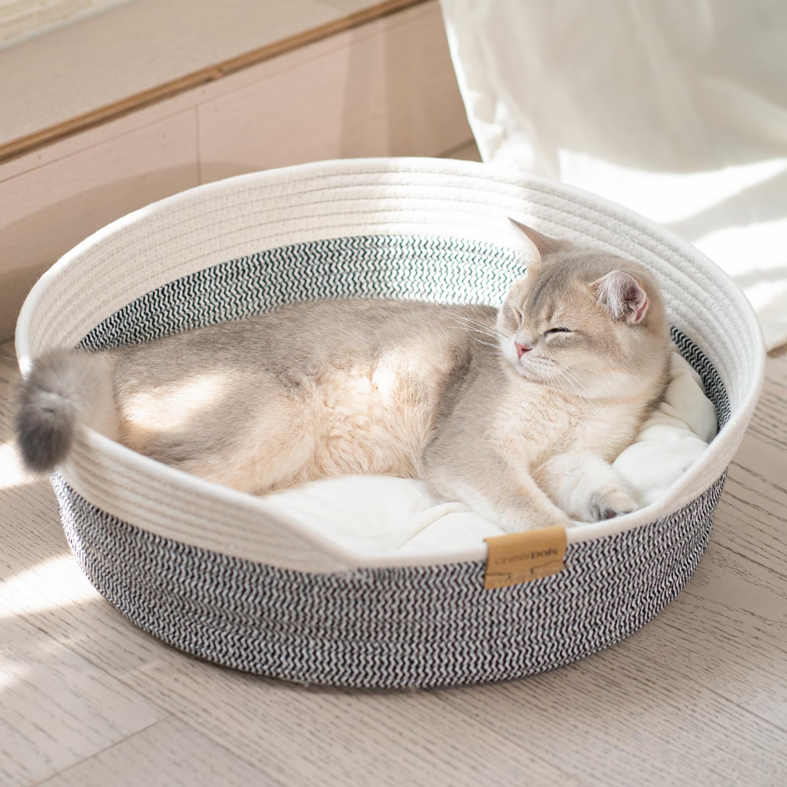 Pet cat bed basket with cushion